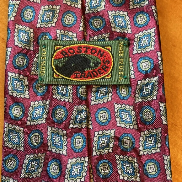 Boston Traders Vintage Red Pattern Silk Neck Tie - Picture 5 of 10